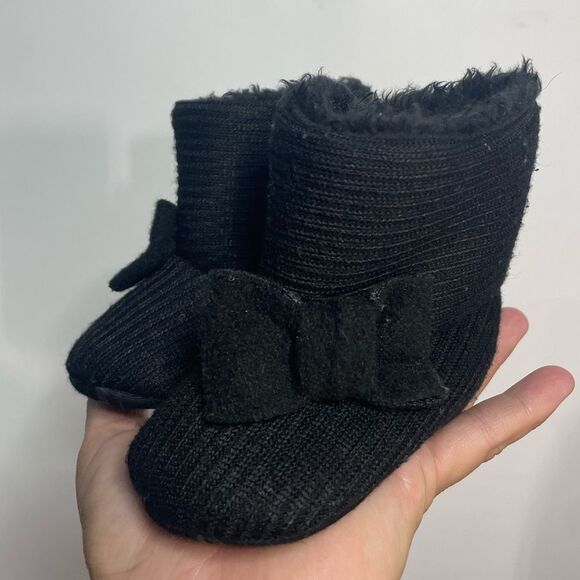 5 for $25🔥Myggpp Black Ribbed Moccasin Baby Booties (12-18 months) - Picture 1 of 5